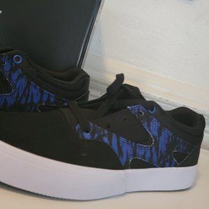 DC Kalis Vulc Skate shoe Kids size 5 New